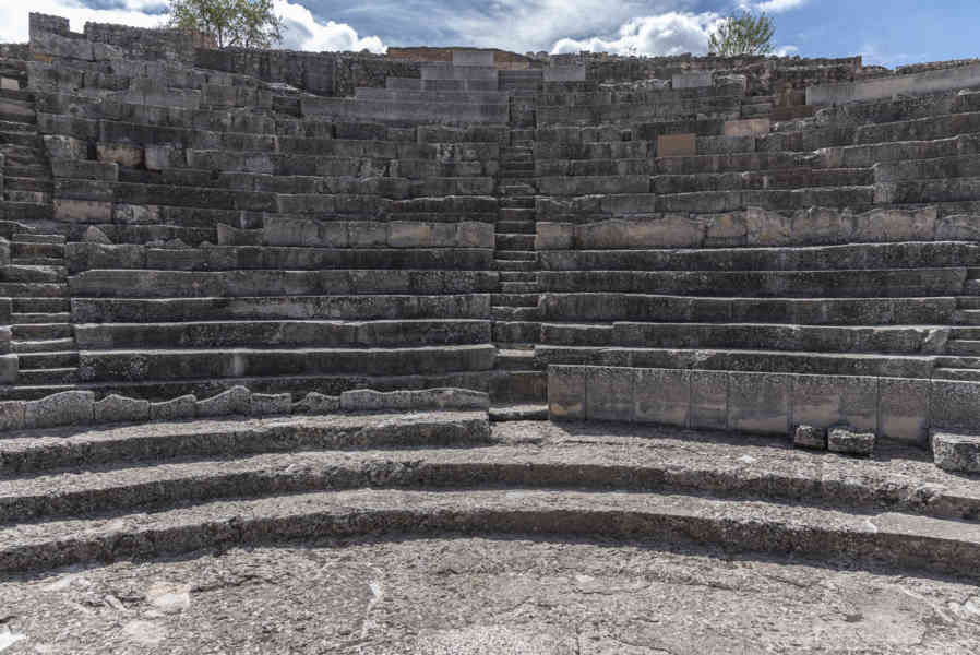 Cuenca - Saelices - parque arqueológico de Segóbriga 11 - Teatro.jpg